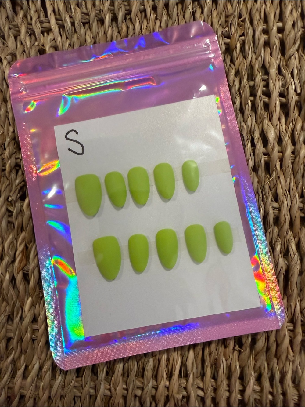 💚 Green Press-On Nail Set - Classic Short